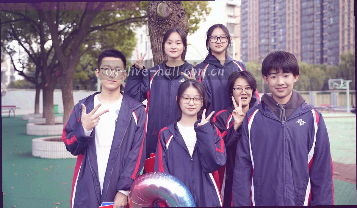 视讯动态列表界面近景，左侧分类标签轨道与右侧更新条目同时可见